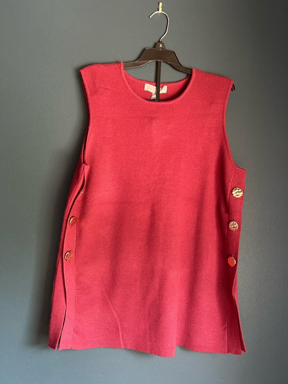 Marled Maroon Sleeveless Knit Tunic with Side Buttons and Matching Pants- Small